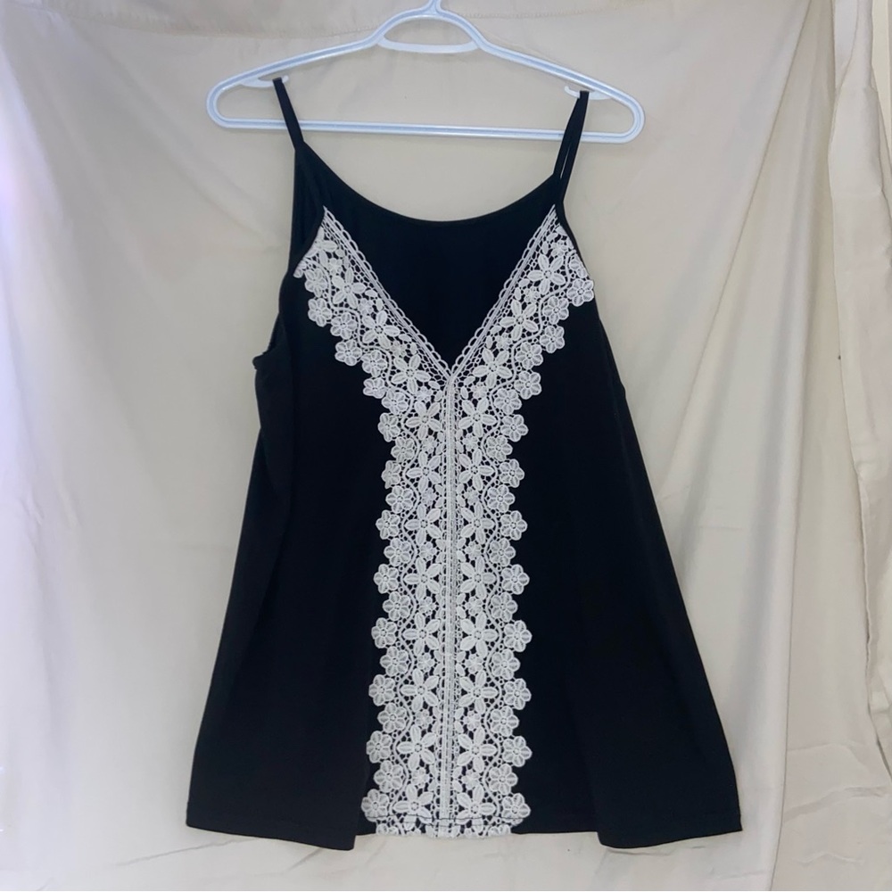 ☾.݁ᛪ༙ SHEIN Black Cami with White Lace Detail